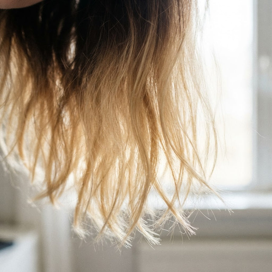 Farbe Und Blondierung Lösen Das, Was Das Haar Zusammenhält